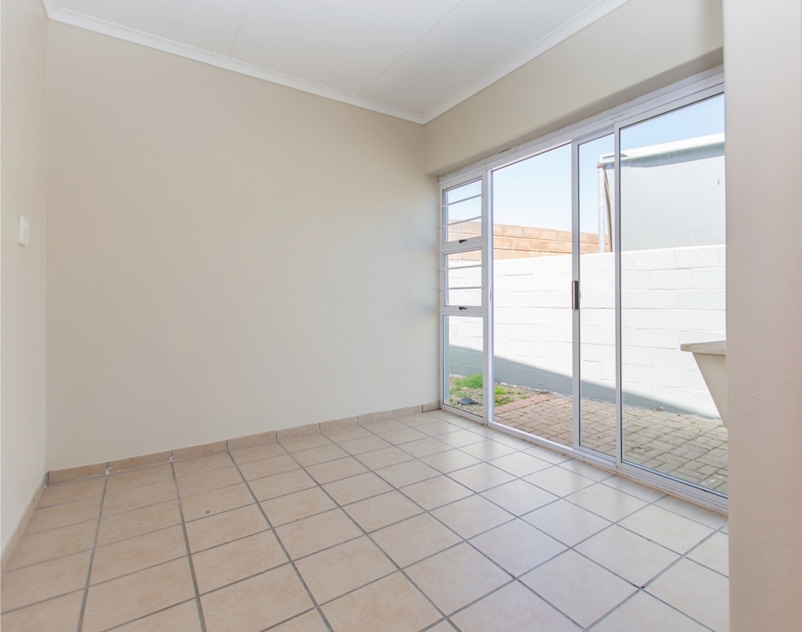 3 Bedroom Property for Sale in Middedorp Western Cape
